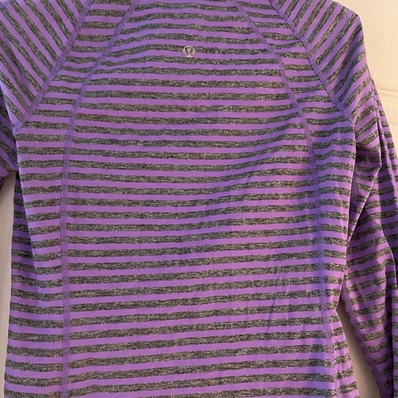 Lululemon long sleeve women’s shirt size4 - Picture 4 of 4